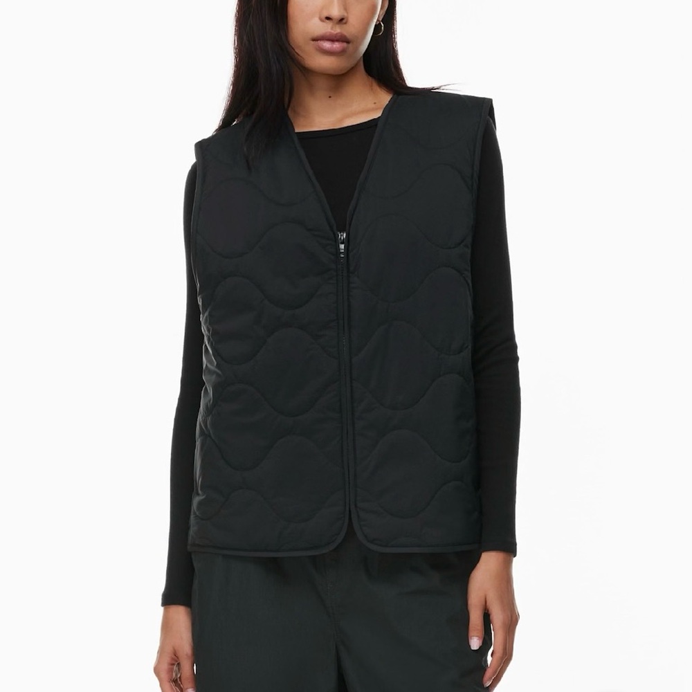 🌿 Aritzia - TNA Black Quilted “River” Vest